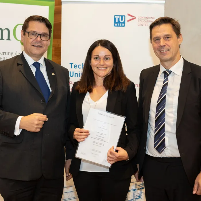 Frank Brün (Vorstand immQu), Alice Hönigmann (Gewinnerin des immQu Nachwuchspreises) und Alexander Bosak