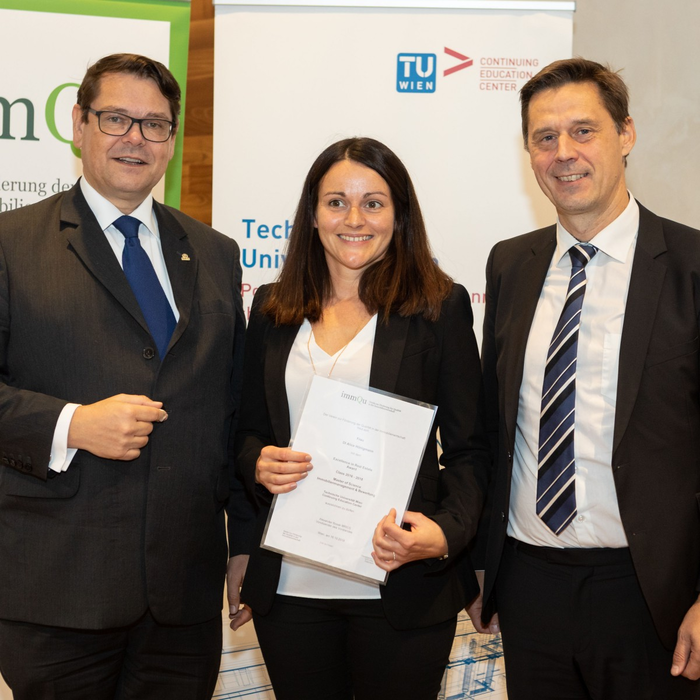 Frank Brün (Vorstand immQu), Alice Hönigmann (Gewinnerin des immQu Nachwuchspreises) und Alexander Bosak