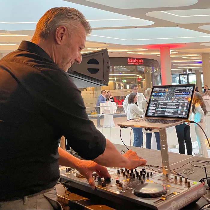 THE ICON VIENNA_ After-Work-Party_ dj Mike
