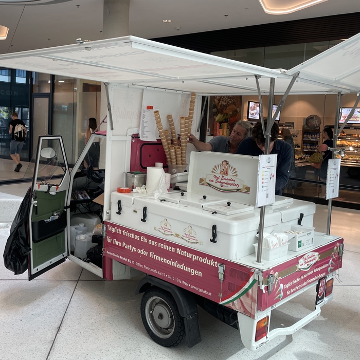 Eis-Event Poster_THE ICON VIENNA Eiswagen 