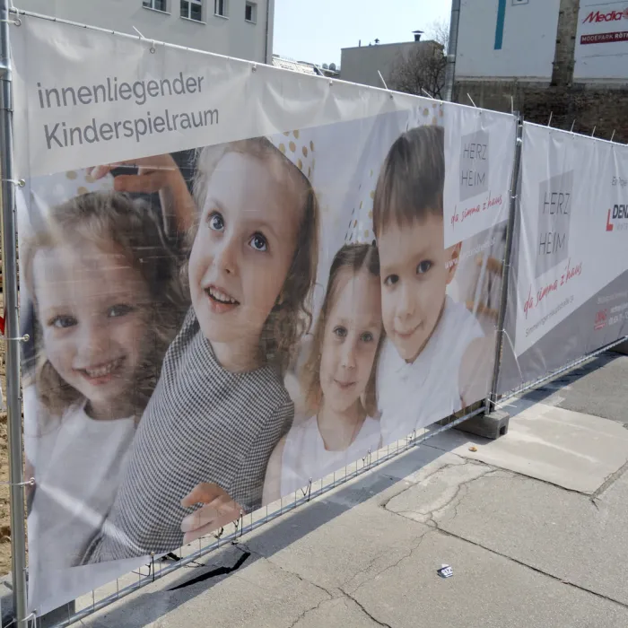 Bauzuantransparent innenliegender Kinderspielraum